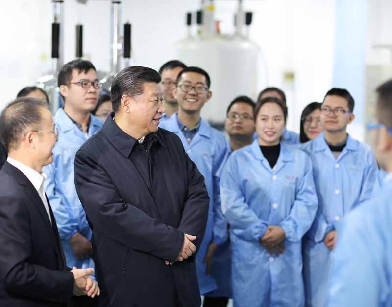 2019年1月17日，習(xí)近平在天津南開大學(xué)元素有機(jī)化學(xué)國家重點(diǎn)實(shí)驗(yàn)室同師生親切交流。