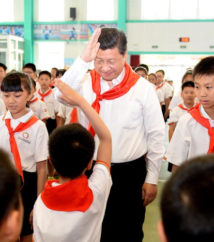 2014年5月30日，習(xí)近平總書記來到北京市海淀區(qū)民族小學(xué)，參加慶?！傲弧眹H兒童節(jié)活動。