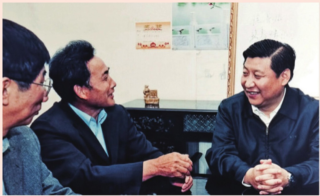 2003年4月24日，時(shí)任浙江省委書記習(xí)近平在浙江下姜村調(diào)研。
