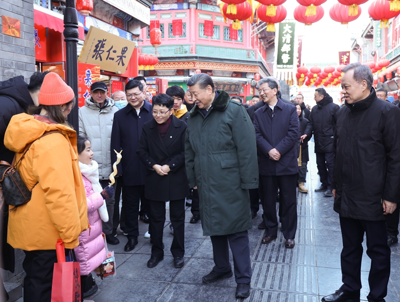 2024年2月1日，習(xí)近平總書(shū)記在天津古文化街考察。