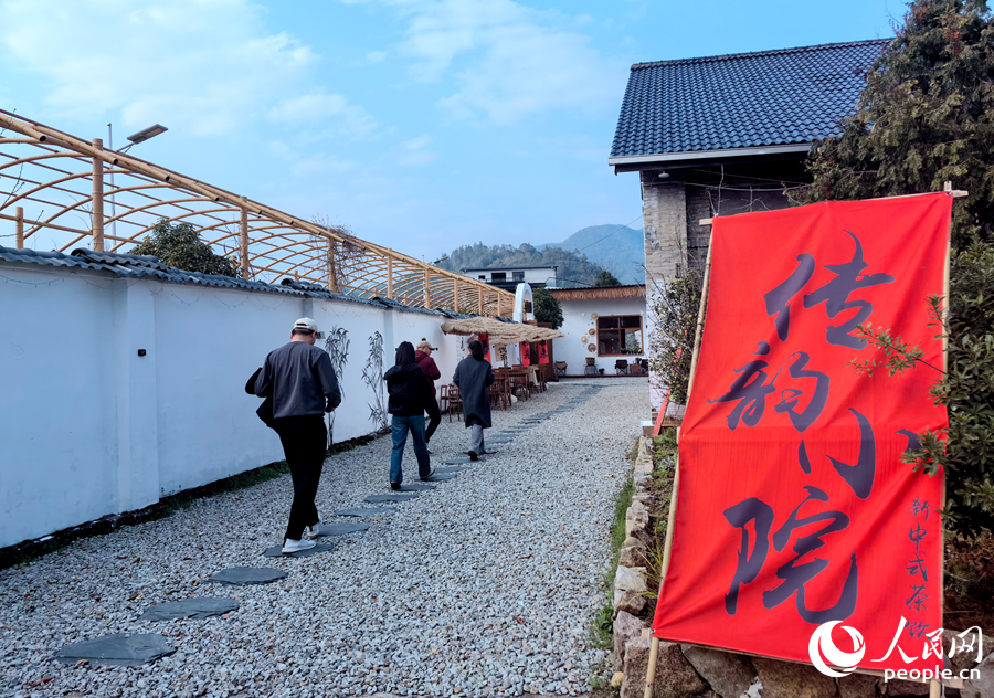 舊茶廠改造后的“傳韻小院”新中式茶館。人民網(wǎng)記者 林曉麗攝