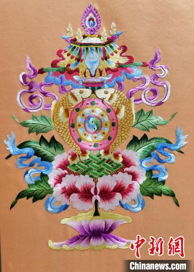 圖為藏繡作品。　祁增蓓 攝