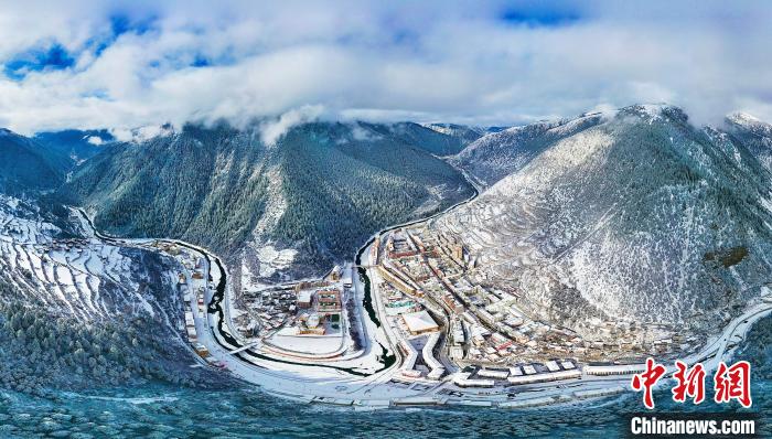 壤塘的雪后美景?！∪捞量h融媒體中心供圖