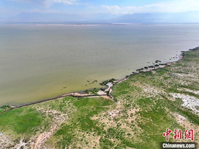 圖為航拍都蘭湖國(guó)家濕地公園?！∑钤鲚?攝