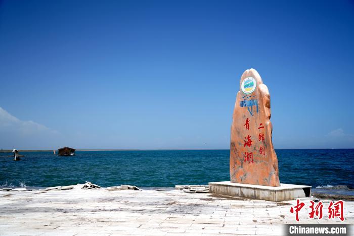 圖為青海湖景區(qū)一角?！O睿 攝