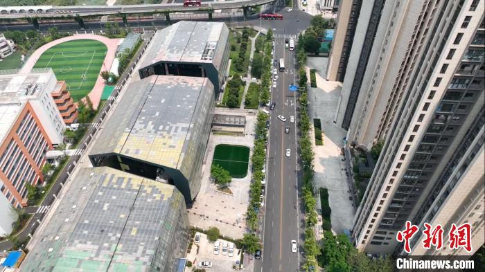 匯泉路社區(qū)一角?！「呒午?攝