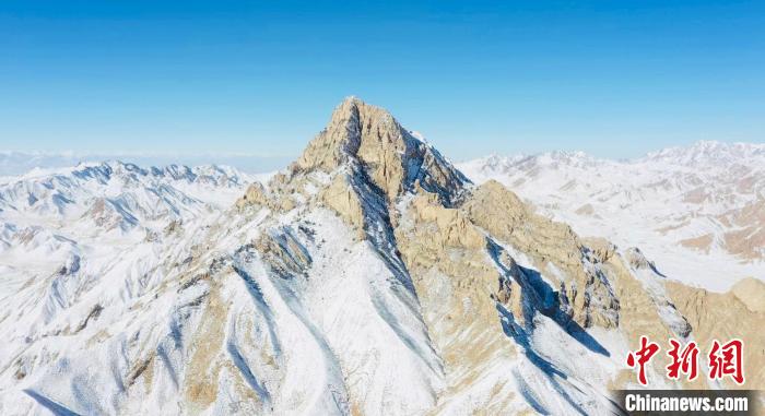 圖為山川被白雪覆蓋?！《继m縣融媒體中心供圖