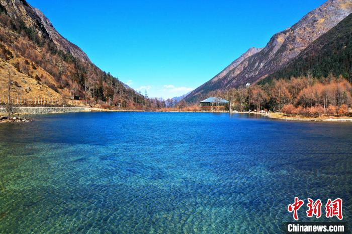 畢棚溝景區(qū)風(fēng)光。　安源 攝
