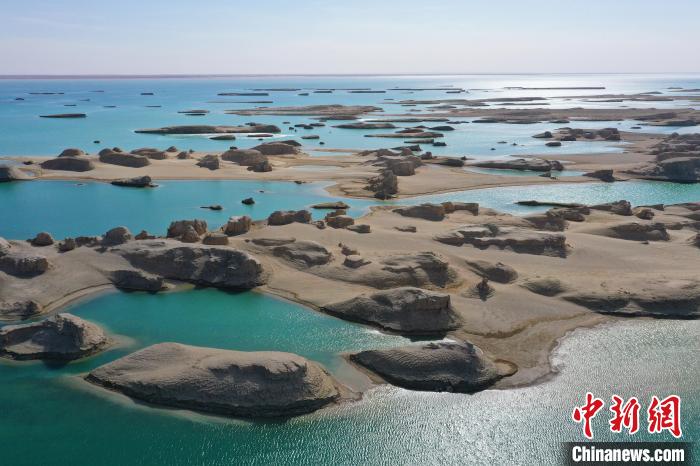 航拍青海大柴旦烏素特水上雅丹奇特景觀?！●R銘言 攝