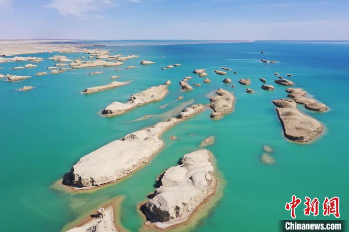 航拍青海大柴旦烏素特水上雅丹奇特景觀?！●R銘言 攝