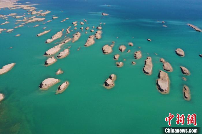 航拍青海大柴旦烏素特水上雅丹奇特景觀?！●R銘言 攝