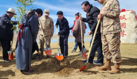 保護(hù)黃河干支流域生態(tài)，軍地共建“雙擁林”防護(hù)帶。四川省退役軍人事務(wù)廳供圖