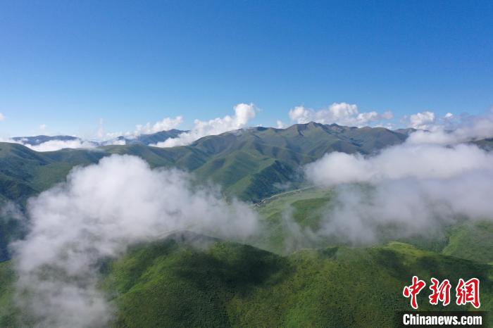 航拍賽來(lái)塘鎮(zhèn)山間云霧繚繞?！●R銘言 攝
