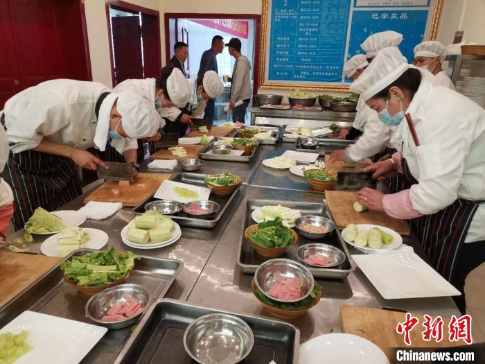 拉薩聚焦高校畢業(yè)生、農(nóng)牧民就業(yè)任務(wù)指標(biāo)均超額完成