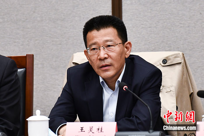 5月16日，由中國(guó)社會(huì)科學(xué)院西藏智庫(kù)、中國(guó)社會(huì)科學(xué)院民族學(xué)與人類學(xué)研究所主辦的第五屆西藏智庫(kù)國(guó)際論壇在北京舉行。中國(guó)社會(huì)科學(xué)院副院長(zhǎng)王靈桂在致辭中表示，今年是西藏和平解放70周年，西藏人民團(tuán)結(jié)奮斗，把貧窮落后的舊西藏建設(shè)成經(jīng)濟(jì)發(fā)展、文化繁榮、社會(huì)進(jìn)步、環(huán)境良好、生活幸福的社會(huì)主義新西藏，西藏歷史上第一次徹底消滅了絕對(duì)貧困，同全國(guó)人民一起，西藏各族人民已經(jīng)走進(jìn)全面建成小康社會(huì)的新時(shí)代，進(jìn)入歷史發(fā)展的新坐標(biāo)。 <a target='_blank' ><p  align=