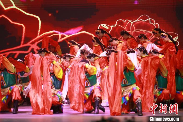 圖為農(nóng)行西藏分行演出現(xiàn)場?！∞r(nóng)行西藏分行 供圖