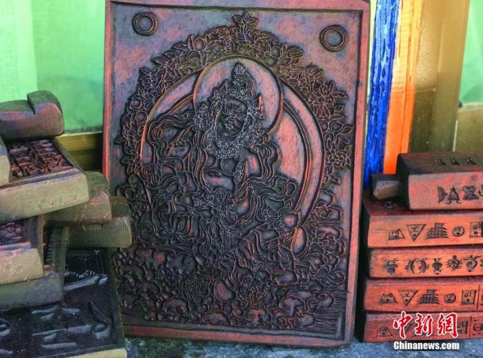 圖為普松雕刻技藝傳承人嘎瑪曲扎創(chuàng)作的雕刻作品。 <a target='_blank' ><p  align=