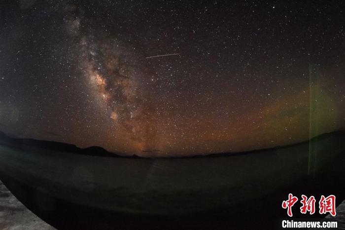 錯鄂湖星空璀璨，一顆流星劃過?！?lt;a target='_blank' ></p><p  align=