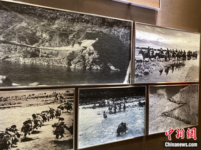 紅樓內(nèi)展廳，圖為昌都戰(zhàn)役中的人民解放軍。彭寧鈴 攝