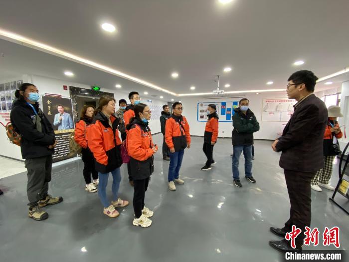 圖為2021瀾湄萬(wàn)里行中外媒體在昌都新區(qū)采訪(fǎng)?！±罱瓕?攝