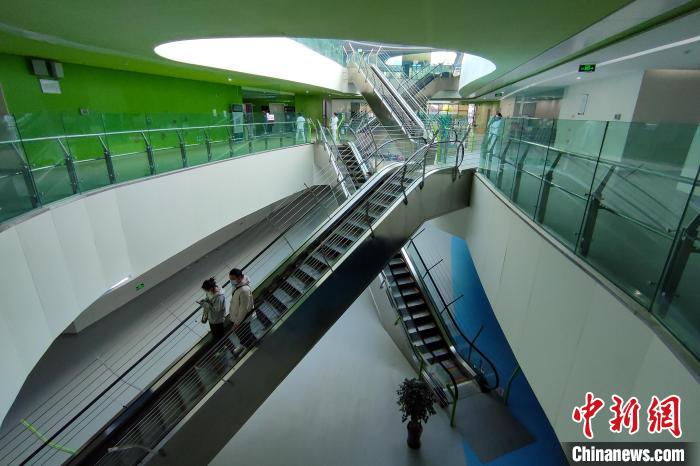 圖為西藏自治區(qū)婦產(chǎn)兒童醫(yī)院內(nèi)景?！〗w波 攝