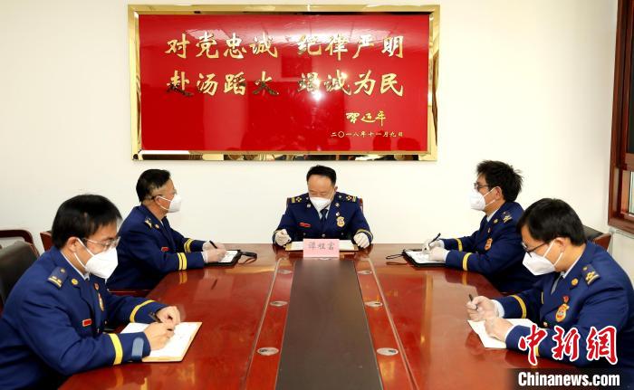 圖為西藏森林消防總隊(duì)在二十大開幕會(huì)結(jié)束后組織學(xué)習(xí)討論?！∥鞑厣窒揽傟?duì)供圖