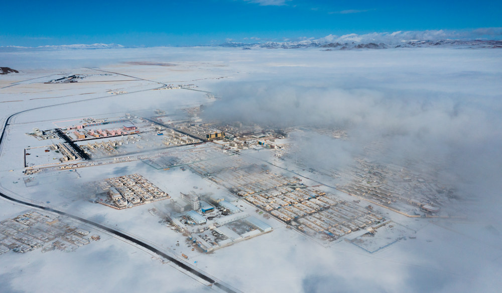 西藏阿里地區(qū)改則縣迎來初雪，銀裝素裹，美如畫卷。