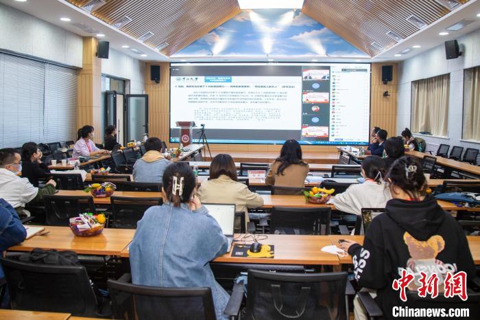 圖為論壇會議現(xiàn)場。　同東放 攝