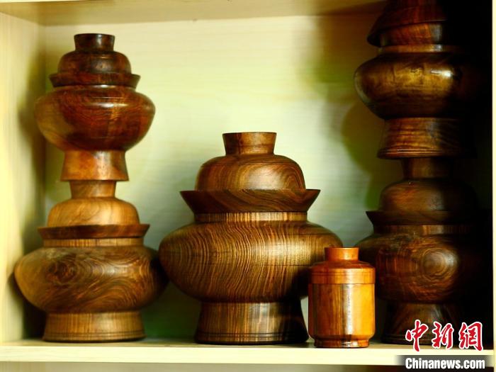 圖為各種木碗成品。　 鄧巴 　攝