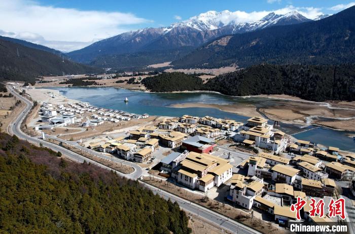 2月17日，西藏林芝魯朗小鎮(zhèn)。(無人機照片) 李林 攝