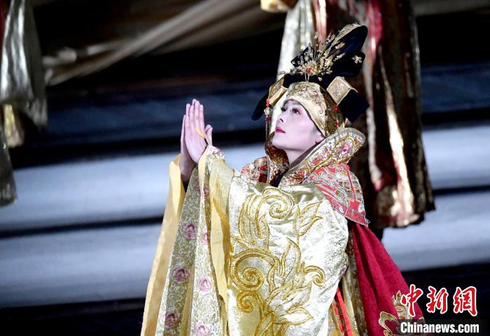 3月17日，西藏拉薩，《文成公主》大型史詩(shī)劇演出現(xiàn)場(chǎng)。　李林 攝