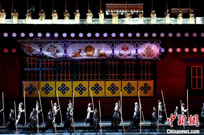 3月17日，西藏拉薩，《文成公主》大型史詩(shī)劇演出現(xiàn)場(chǎng)?！±盍?攝