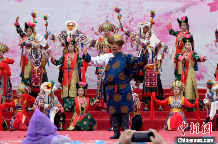 3月28日，西藏林芝第二十屆桃花旅游文化節(jié)開幕式上的文藝表演?！±盍?攝