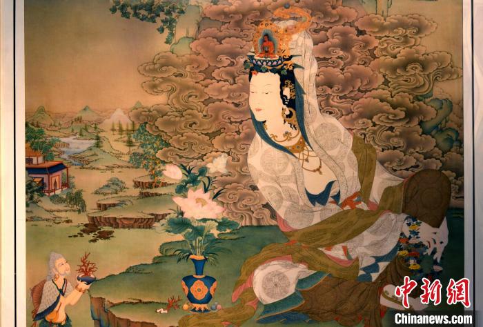 圖為5月16日，展覽中新創(chuàng)唐卡作品《靜息觀音》(局部)?！±盍?攝