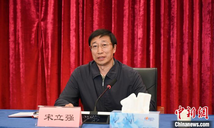 圖為西藏自治區(qū)黨委組織部副部長(zhǎng)、第十批援藏干部人才總領(lǐng)隊(duì)宋立強(qiáng)致辭。