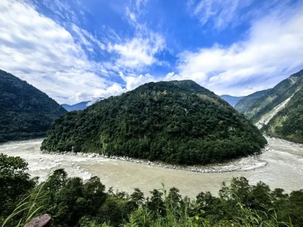 幾代建設(shè)者，歷經(jīng)半個多世紀(jì)完成！這是一條怎樣的公路？