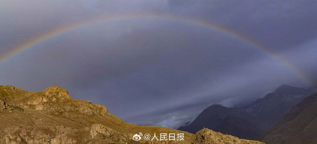 接好運(yùn)！青藏高原現(xiàn)巨大彩虹橋