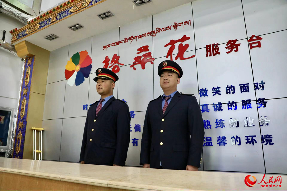 那曲火車站格桑花服務(wù)臺(tái)。人民網(wǎng)記者 次仁羅布攝