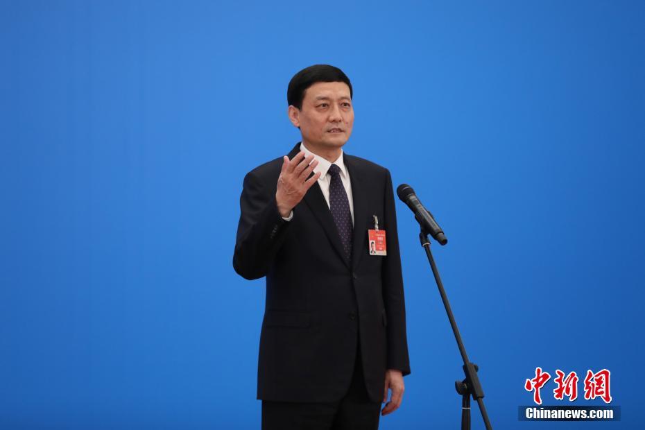 3月8日，第十三屆全國人民代表大會第四次會議舉行第二場“部長通道”采訪活動。圖為中國工業(yè)和信息化部部長肖亞慶通過網(wǎng)絡(luò)視頻方式接受采訪。 <a target='_blank' ><p  align=